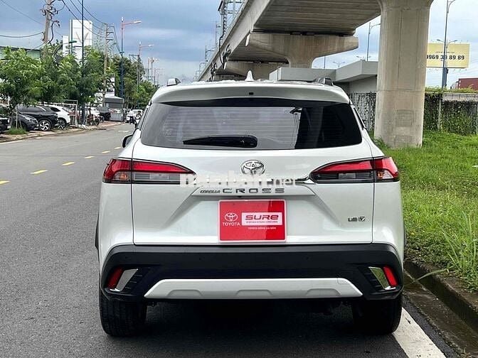 Bán Cross 1.8V 2022- Xe gia đình đi kỹ HT Bank 70%