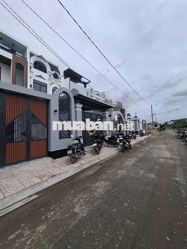 Bán nhà mới  1 trệt+1 lầu 5×36 ngay KCN cầu tràm