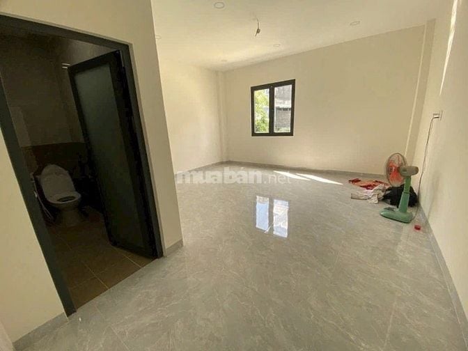 CHO THUÊ NHÀ 3 TẦNG MỚI XÂY 100% - GẦN CAO ĐẲNG CÔNG THƯƠNG. QUẬN 9