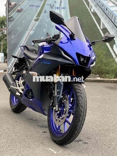 R15 V4  - xe chùm mền