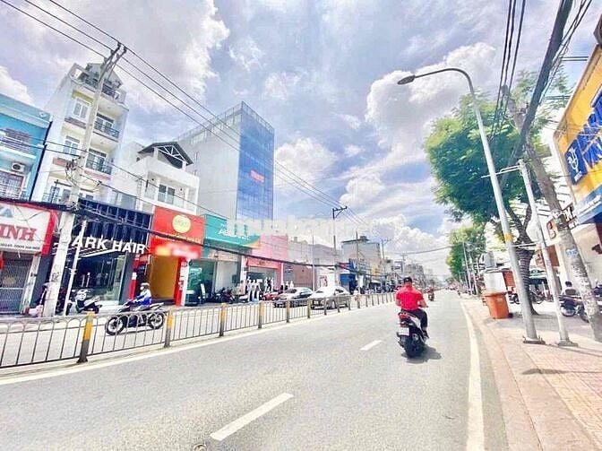 Cho thuê nhà 3 Lầu Mặt Tiền Nguyễn Thị Thập - Vị trí sung nhất trục