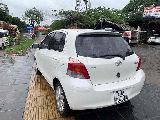Toyota Yaris 2010 1.3 AT - 15000 km