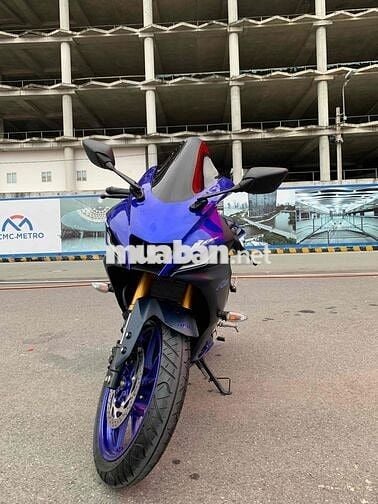 R15 V4  - xe chùm mền