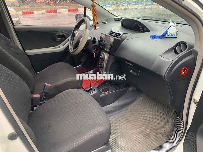 Toyota Yaris 2010 1.3 AT - 15000 km