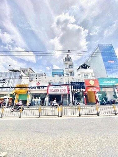 Cho thuê nhà 3 Lầu Mặt Tiền Nguyễn Thị Thập - Vị trí sung nhất trục