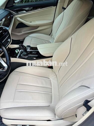 BMW 530 𝐋𝐮𝐱𝐮𝐫𝐲 𝐥𝐢𝐧𝐞 𝐒𝐱 𝟐𝟎𝟏𝟗  - 50000 km