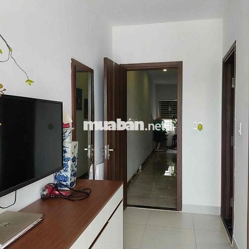 Nhà mới, thiết kế hiện đại, công năng đầy đủ.