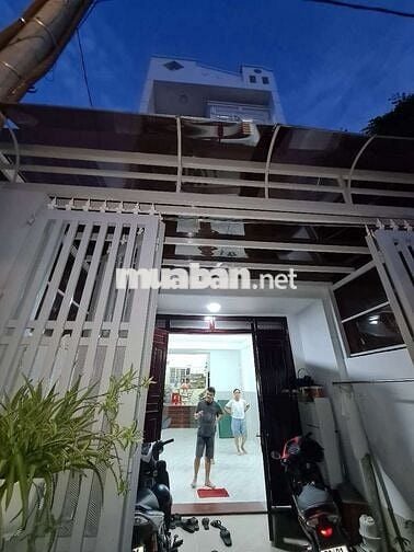 NHÀ 4X18M 1 TRỆT 3 LẦU 4PN CÓ MÁY LẠNH ĐƯỜNG 6M THÔNG