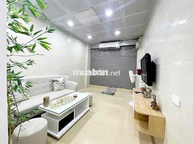 Tập thể 50 m2 sổ đỏ tầng 1 mặt ngõ thông phố Bùi ngọc Dương 5 m ra oto
