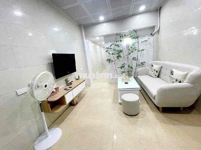 Tập thể 50 m2 sổ đỏ tầng 1 mặt ngõ thông phố Bùi ngọc Dương 5 m ra oto