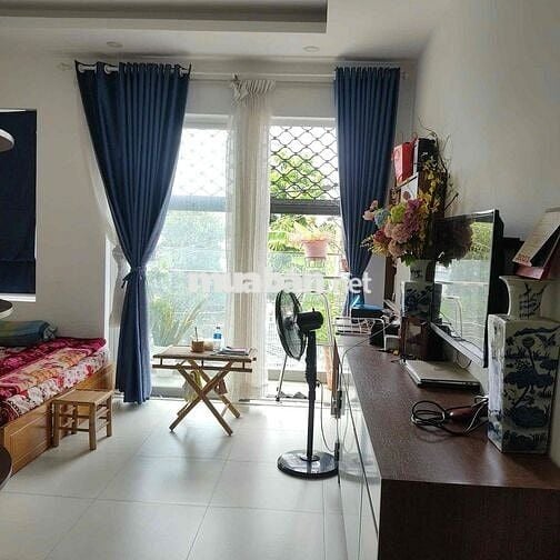 Nhà mới, thiết kế hiện đại, công năng đầy đủ.