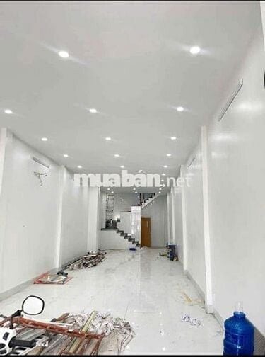 Cho thuê nhà mới xây 100% mặt tiền Cách mạng tháng 8, p6,
