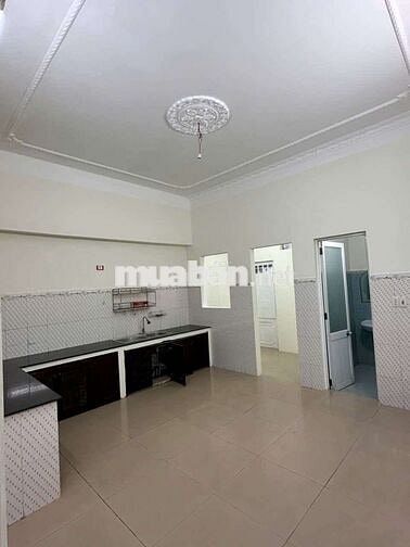 Cho thuê nhà 3 tầng mặt tiền đường 30 Tháng 4