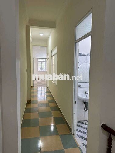 Cho thuê nhà 3 tầng mặt tiền đường 30 Tháng 4