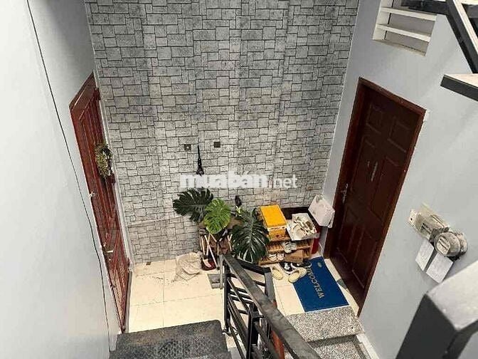 BÁN NHÀ LÝ THƯỜNG KIỆT Ô TÔ NGỦ NHÀ 3 TẦNG 165M2 VÀI BƯỚC MẶT TIỀN .