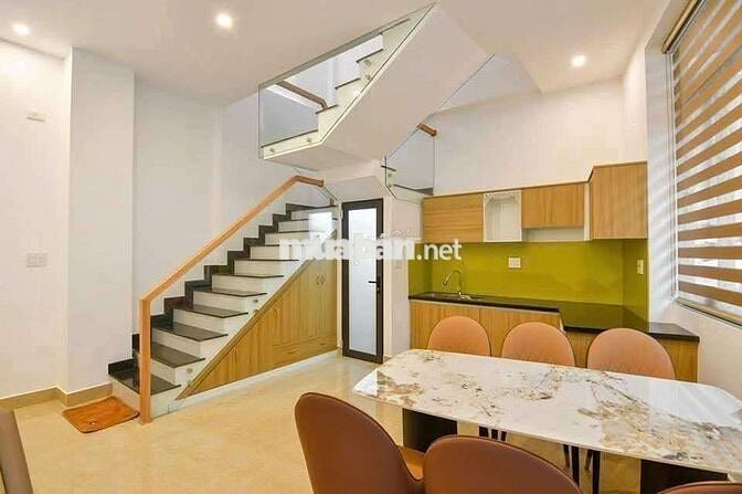 Cho thuê nhà 3 tầng mặt tiền Lê Thị Tính, Thanh Khê