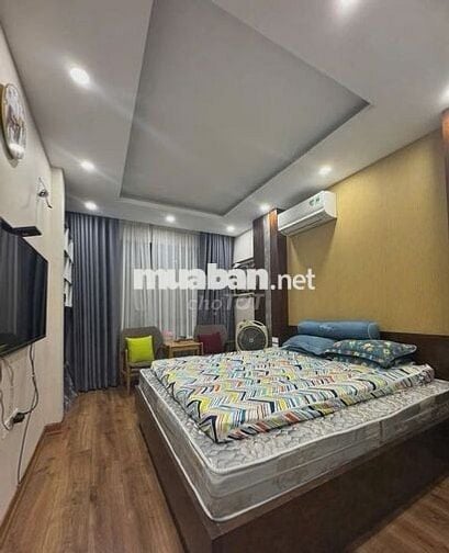 Nhà đẹp 5T Cầu Giấy, DT 30m2, thoáng, ô tô tránh , tặng full nội thất