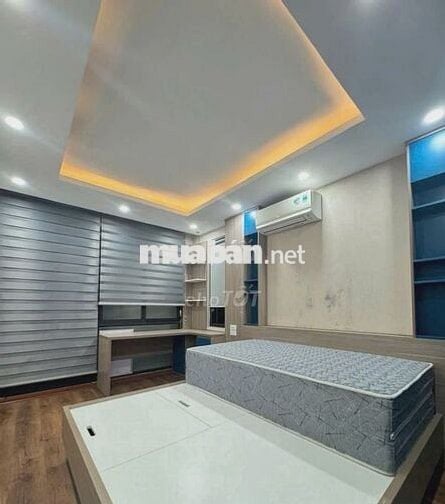 Nhà đẹp 5T Cầu Giấy, DT 30m2, thoáng, ô tô tránh , tặng full nội thất