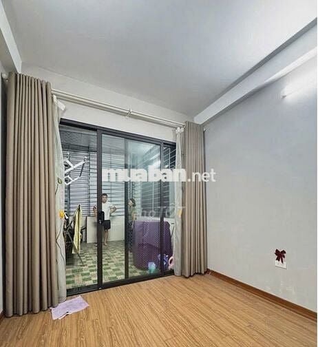Nhà đẹp 5T Cầu Giấy, DT 30m2, thoáng, ô tô tránh , tặng full nội thất