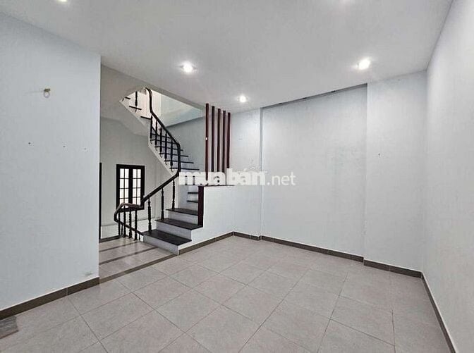Cho thuê nhà 4 tầng mặt tiền Lý Thái Tông, Thanh Khê.