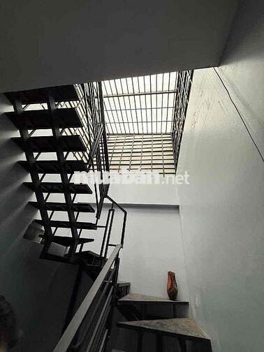 BÁN NHÀ LÝ THƯỜNG KIỆT Ô TÔ NGỦ NHÀ 3 TẦNG 165M2 VÀI BƯỚC MẶT TIỀN .
