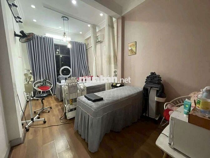 Cho thuê nhà 4 tầng mặt tiền Lê Độ ngay trung tâm