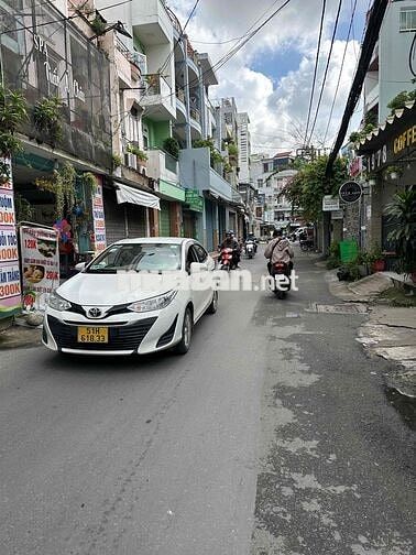 BÁN NHÀ LÝ THƯỜNG KIỆT Ô TÔ NGỦ NHÀ 3 TẦNG 165M2 VÀI BƯỚC MẶT TIỀN .