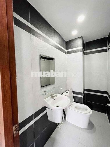 CÁCH 1 CĂN RA MT DƯƠNG QUẢNG HÀM, P5, GÒ VẤP, 5TẦNG XÂY DỰNG RẤT ĐẸP