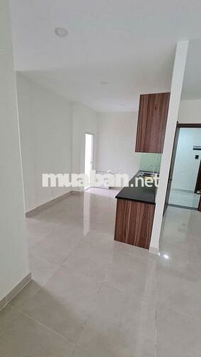 Em cần sang lại HĐ thuê căn 3PN 95m2 / Nhà trống có rèm / Giá 13,5tr