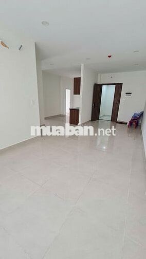 Em cần sang lại HĐ thuê căn 3PN 95m2 / Nhà trống có rèm / Giá 13,5tr