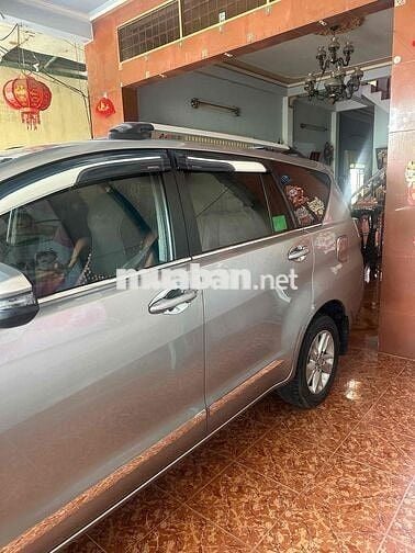 Toyota Innova 2018 2.0E - 10000 km