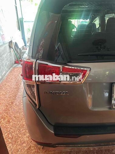 Toyota Innova 2018 2.0E - 10000 km
