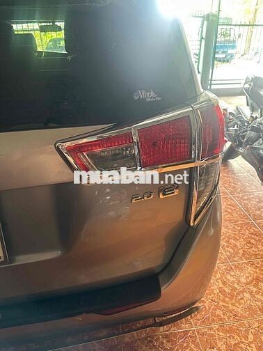 Toyota Innova 2018 2.0E - 10000 km