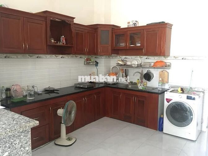 Nhà liền kề 100m2, 3 phòng ngủ, 2 tầng, Hoàng Hoa Thám, Dĩ An