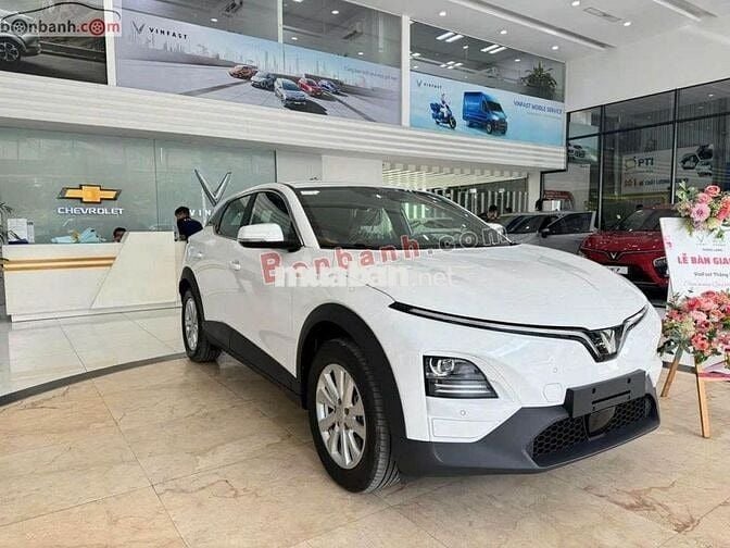 VinFast VF6 Eco 2025