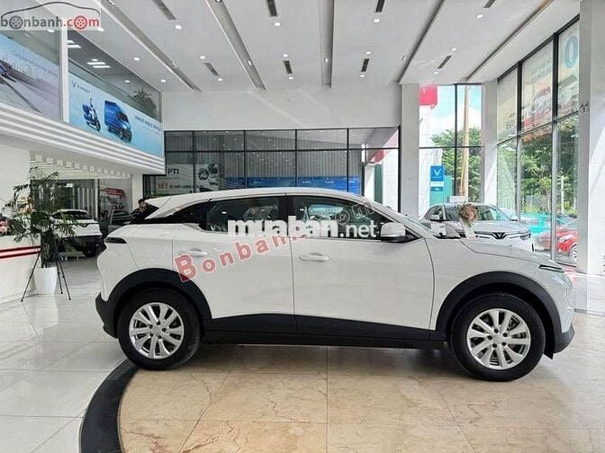 VinFast VF6 Eco 2025