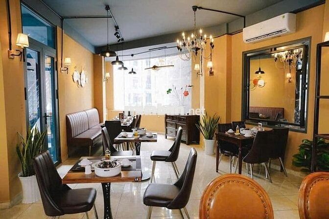 Góc 2MT Trần Hưng Đạo Q5 – Hầm, 4 Lầu, TM – Giá thuê chỉ 50tr/th