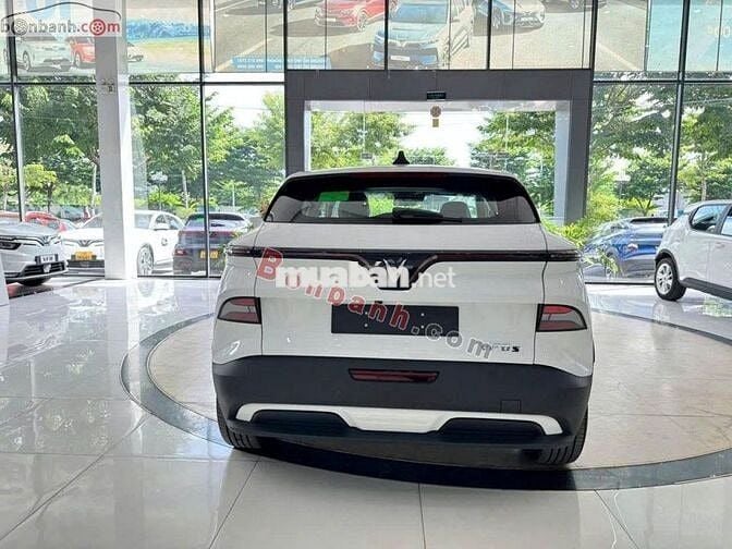 VinFast VF6 Eco 2025