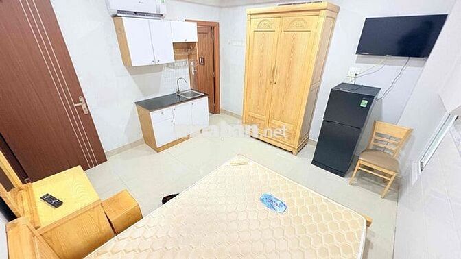 CHO THUÊ STUDIO CỬA SỔ LỚN FULL NỘI THẤT GỖ CAO CẤP NGAY BẾN THÀNH Q1
