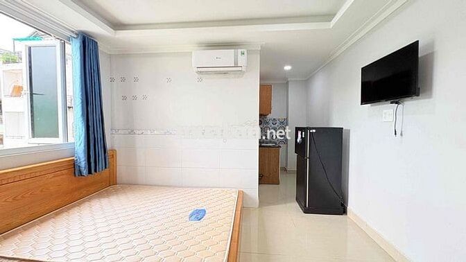 CHO THUÊ STUDIO CỬA SỔ LỚN FULL NỘI THẤT GỖ CAO CẤP NGAY BẾN THÀNH Q1