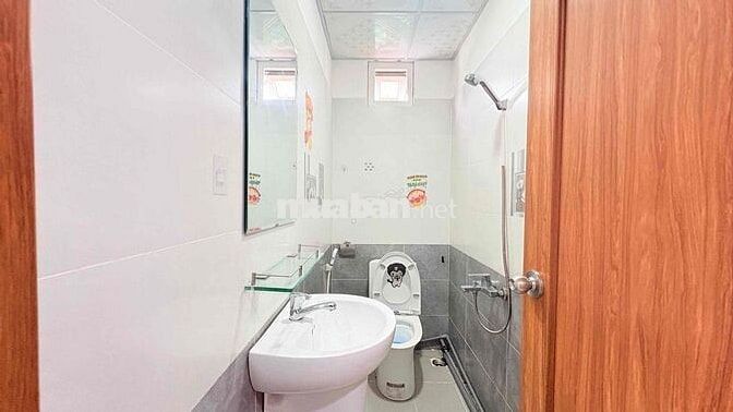 CHO THUÊ STUDIO CỬA SỔ LỚN FULL NỘI THẤT GỖ CAO CẤP NGAY BẾN THÀNH Q1