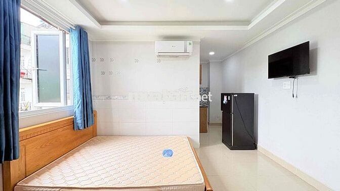 CHO THUÊ STUDIO CỬA SỔ LỚN FULL NỘI THẤT GỖ CAO CẤP NGAY BẾN THÀNH Q1