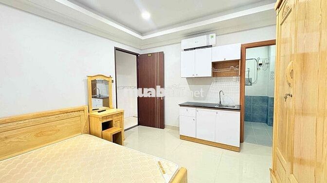CHO THUÊ STUDIO CỬA SỔ LỚN FULL NỘI THẤT GỖ CAO CẤP NGAY BẾN THÀNH Q1
