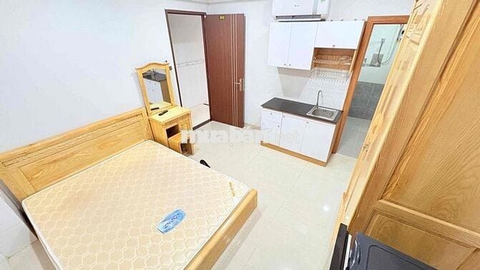CHO THUÊ STUDIO CỬA SỔ LỚN FULL NỘI THẤT GỖ CAO CẤP NGAY BẾN THÀNH Q1