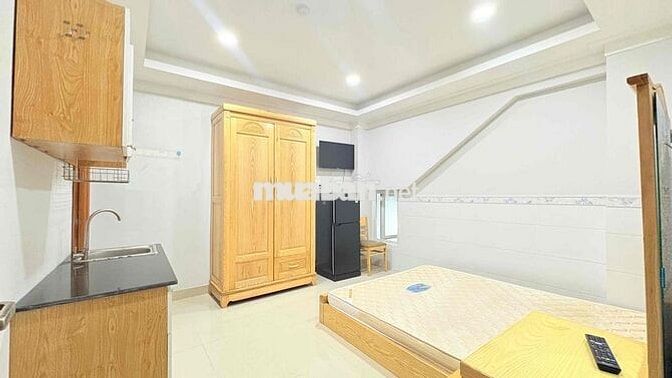 CHO THUÊ STUDIO CỬA SỔ LỚN FULL NỘI THẤT GỖ CAO CẤP NGAY BẾN THÀNH Q1