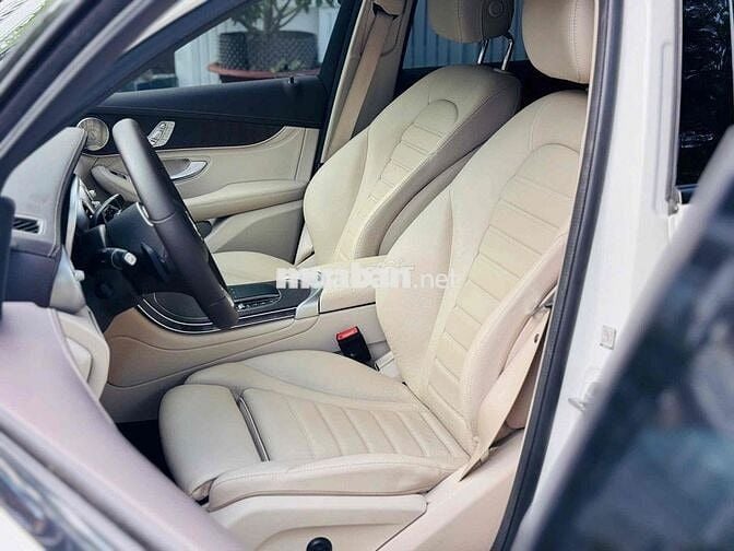 Mercedes GLC200 4Matic 2021 Trắng Kem