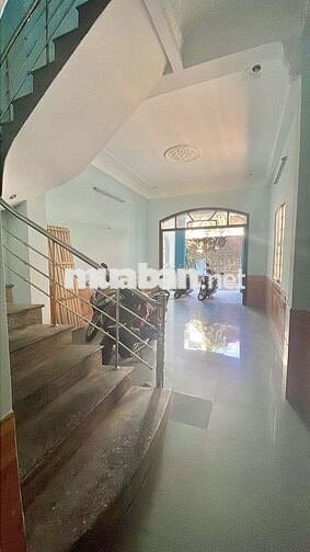 Nhà 3 tầng, sổ hồng 80m2, 3 mặt kiệt, ô tô vào tận nơi, 4 phòng ngủ
