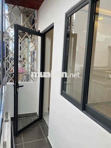 Nhà nguyên căn siêu hạt dẻ ngay sát cầu Nguyễn văn cừ