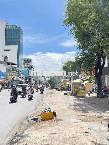 Mặt Tiền Đường Cách Mạng Tháng 8, Vỉa Hè Rộng Nhà Mới
