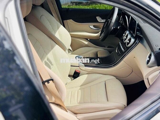 Mercedes GLC200 4Matic 2021 Trắng Kem
